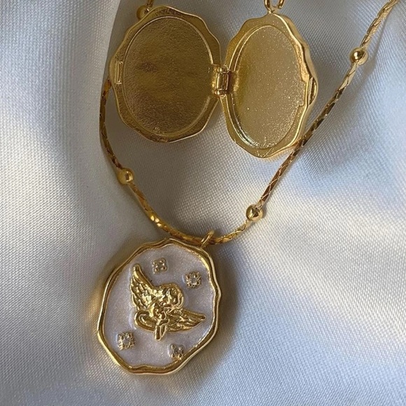 Jewelry - NWT Angel🪽Locket Necklace